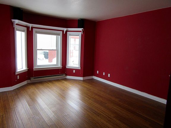 Living room w/ bay windows facing west