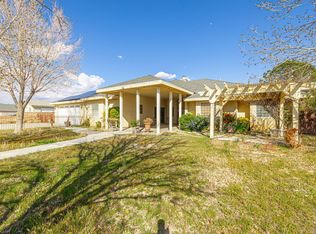 2574 28th St W, Rosamond, CA 93560