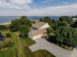 19 Sigourney Rd, Portsmouth, RI 02871