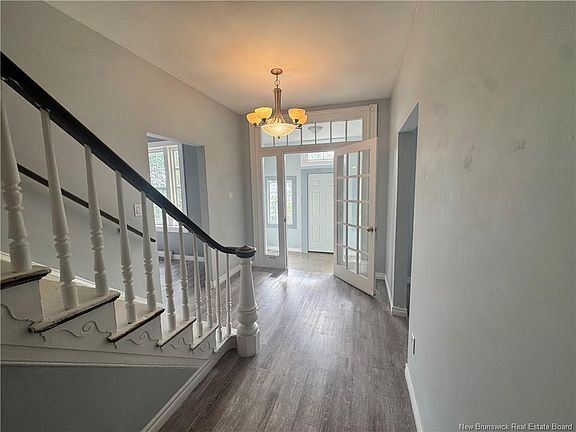 4th image of 157 Winslow St