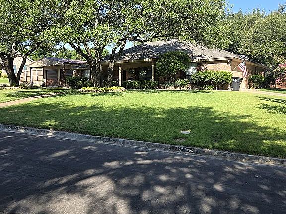 2nd image of 900 Jennifer Ct
