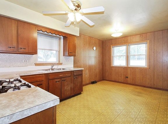 4th image of 9829 S Mayfield Ave