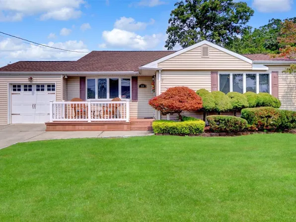 255 Linden Street, Massapequa Park, NY 11762