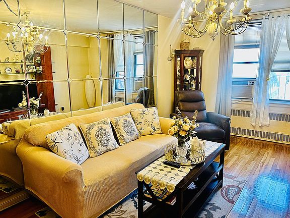 3rd image of 3555 Kings College Pl APT 4A
