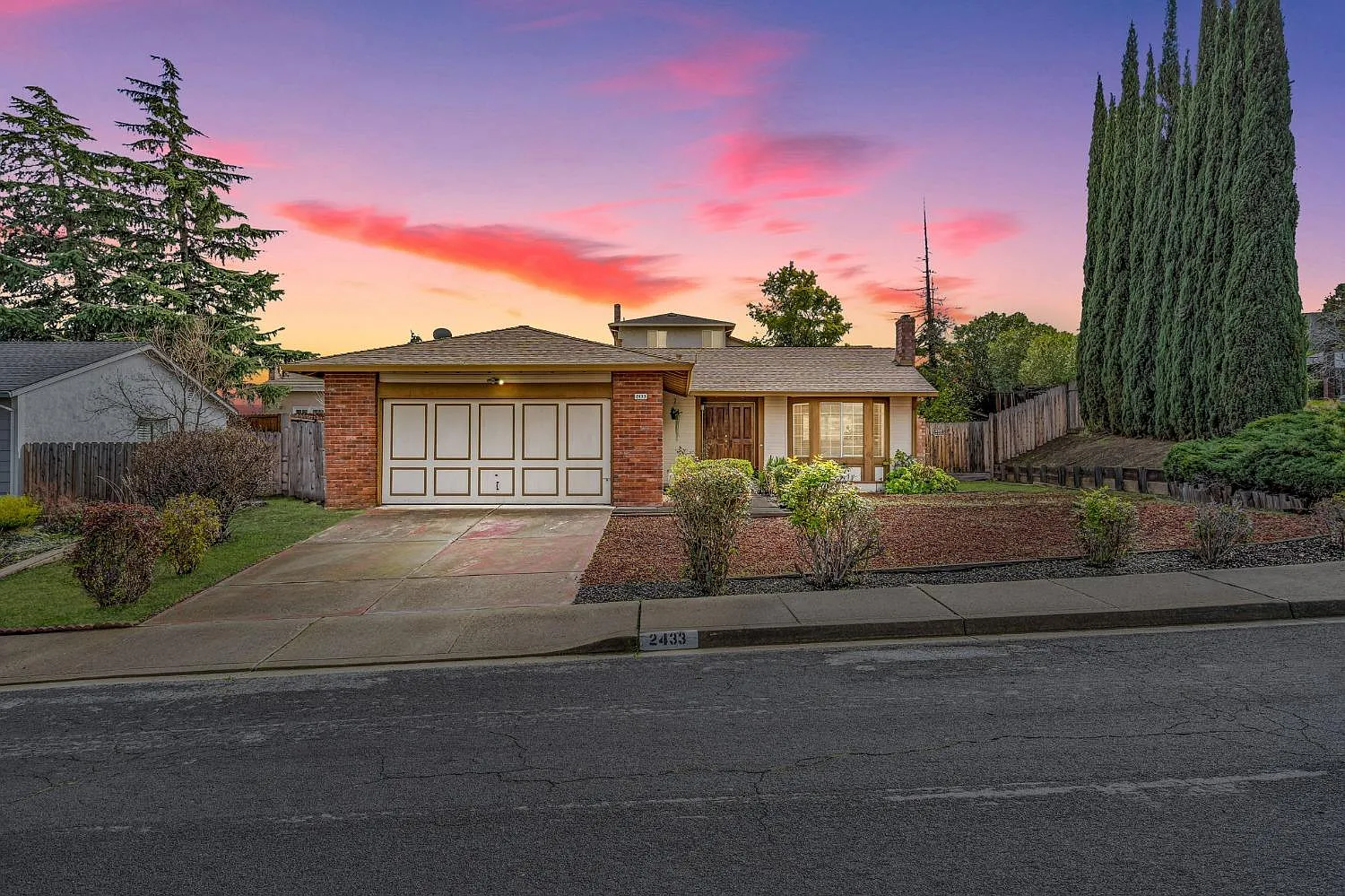 2433 Maywood Way photo 1