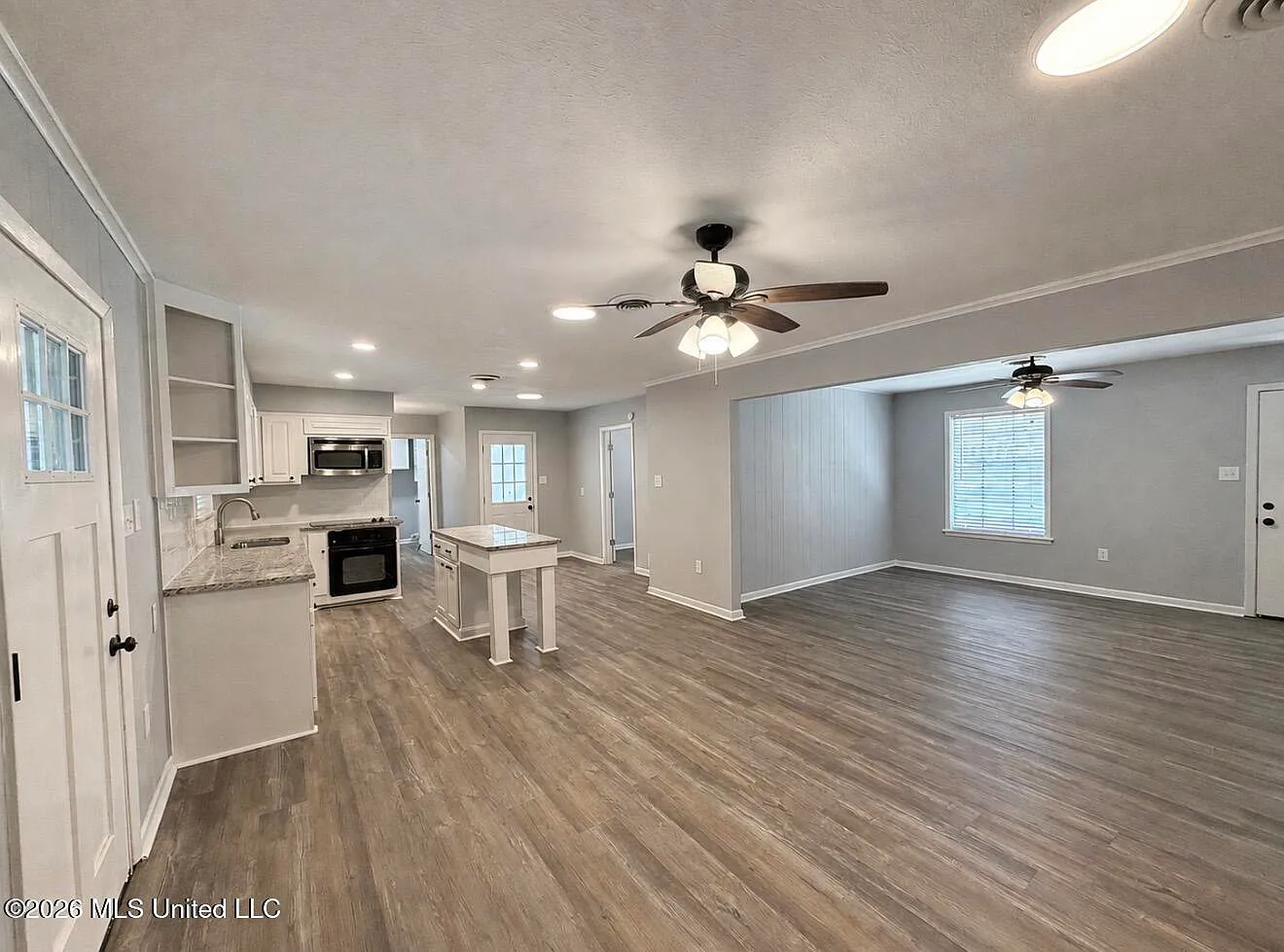 4 bed, 2.0 bath, 1769 sqft, $2,000 — Photo 2