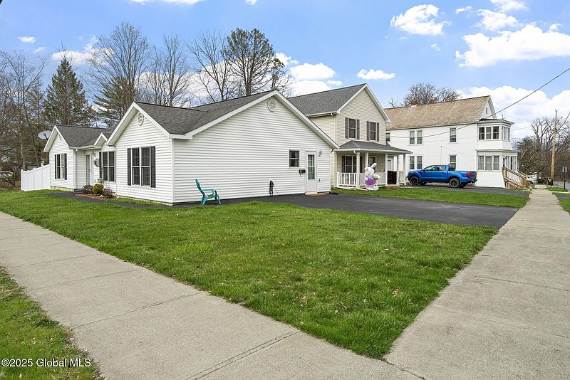 4th image of 4 Bennington Avenue