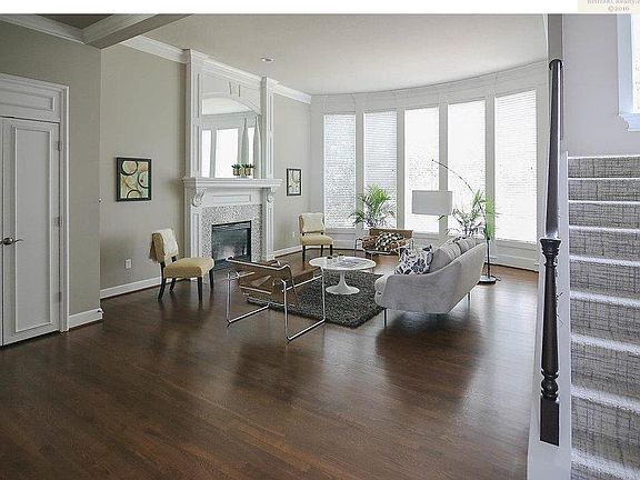 5th image of 15055 Oxford St