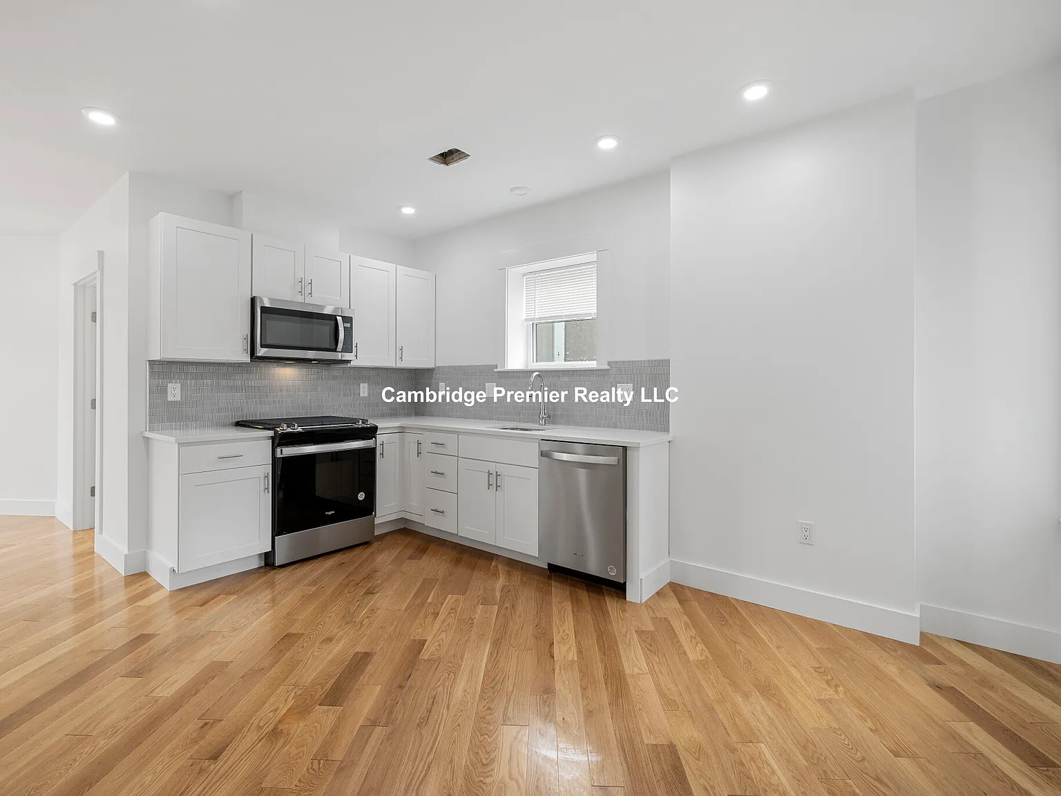 3 bed, 1300 sqft, $5,000 — Photo 2