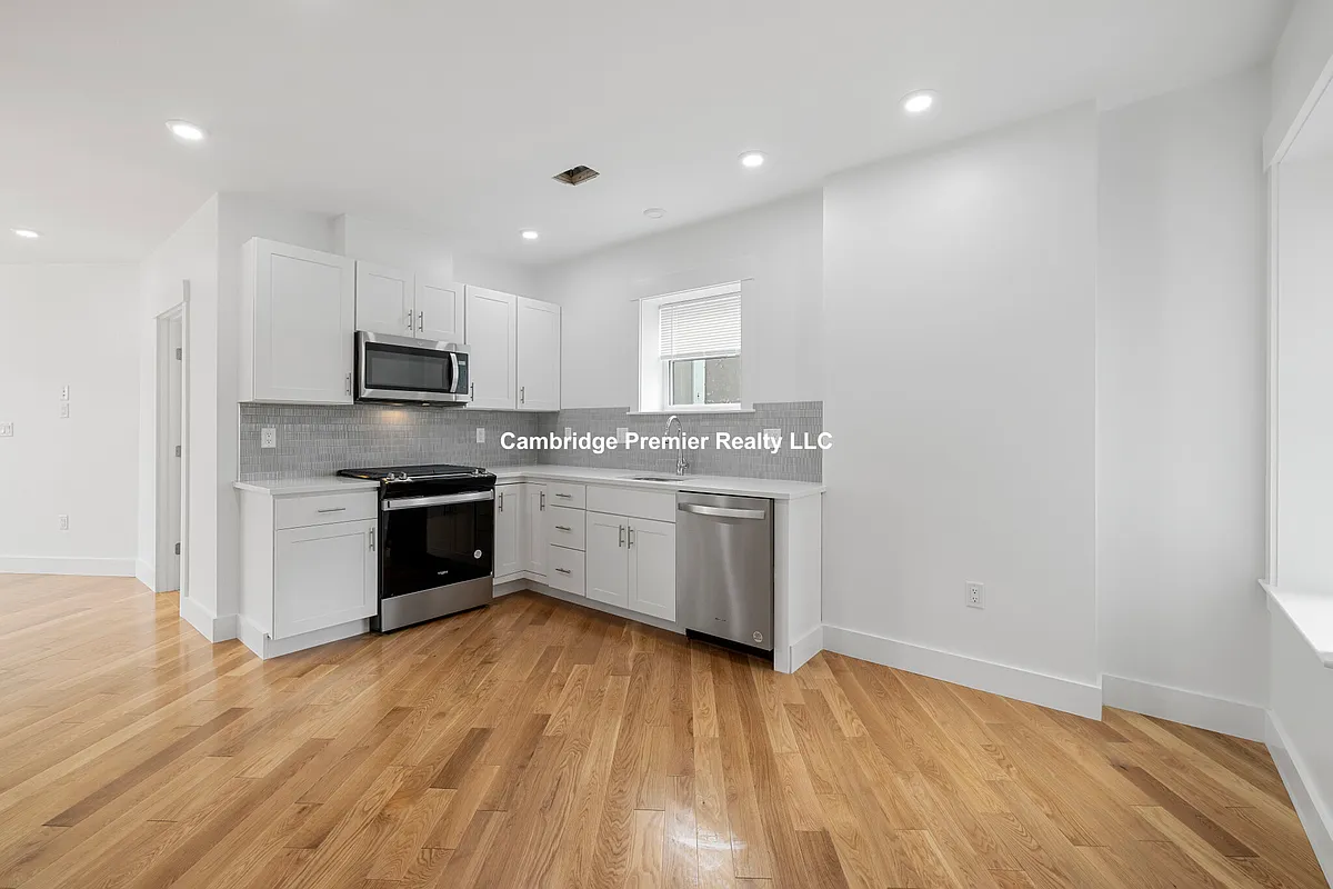 Building Photo - 406 Columbia St #4