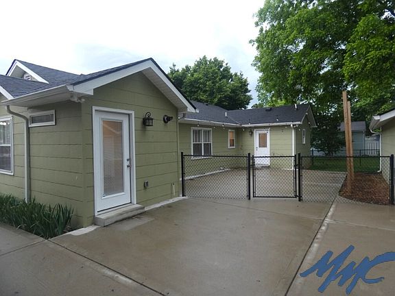 3rd image of 806 W Clark Blvd