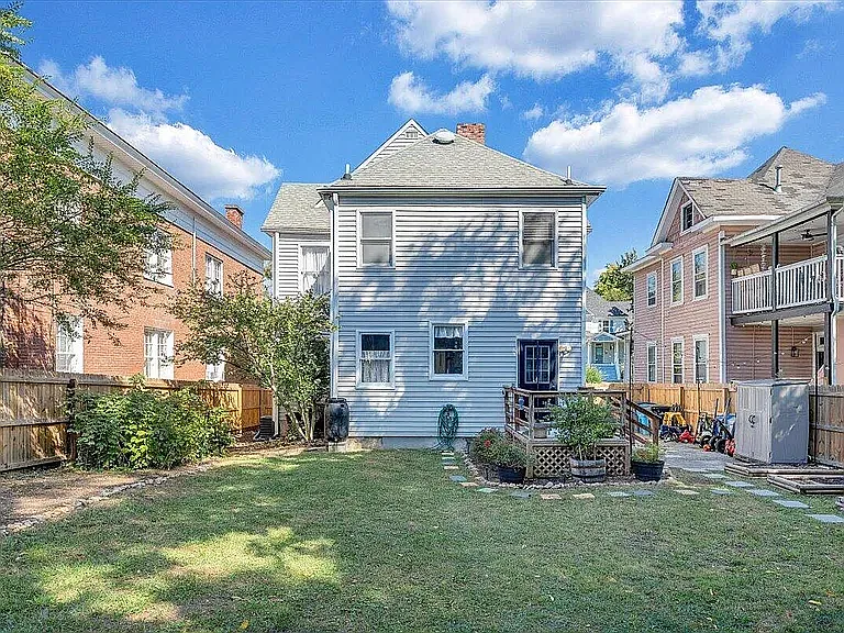 4 bed, 2290 sqft, $2,395 — Photo 3
