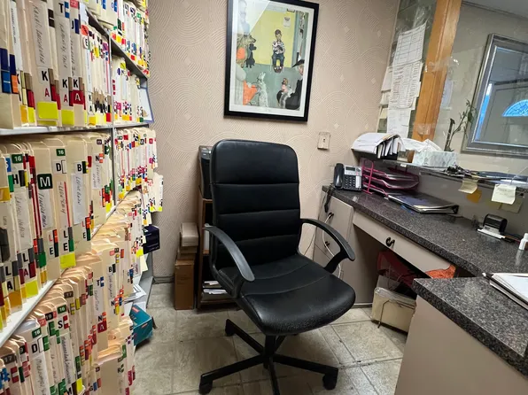 207 Ocean Parkway image 7 of 11