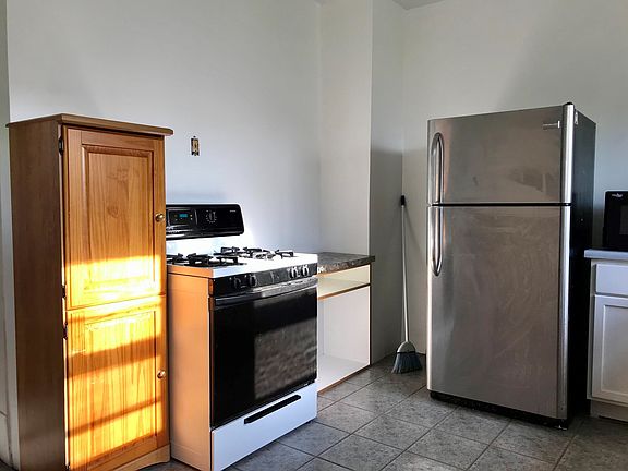 4th image of 208 E Hotchin Ave