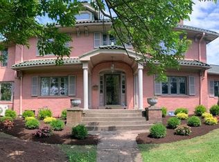 1023 Greentree Rd, Pittsburgh, PA 15220