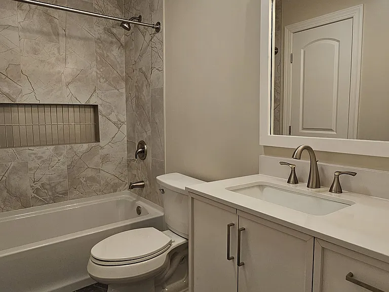 322 Scott Ave — Photo 2