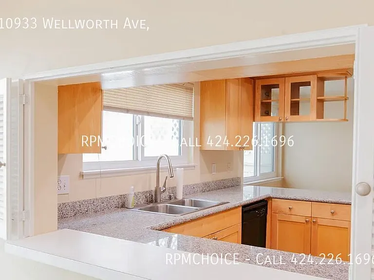 10933 Wellworth Ave — Photo 13