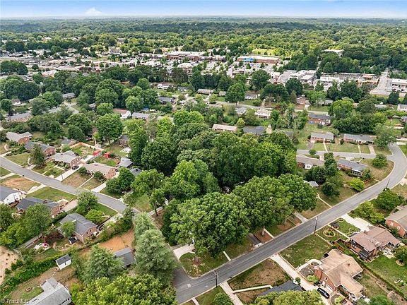 5th image of 738 Elderwood Ave