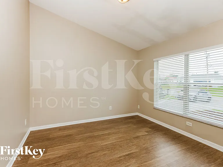 4105 NE 10th Ave — Photo 12