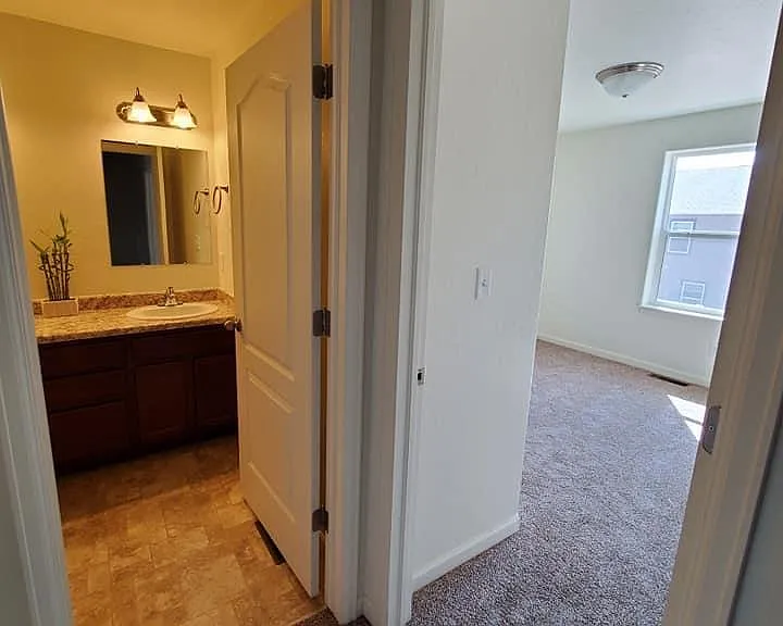 613 Zenith Ln #E — Photo 7