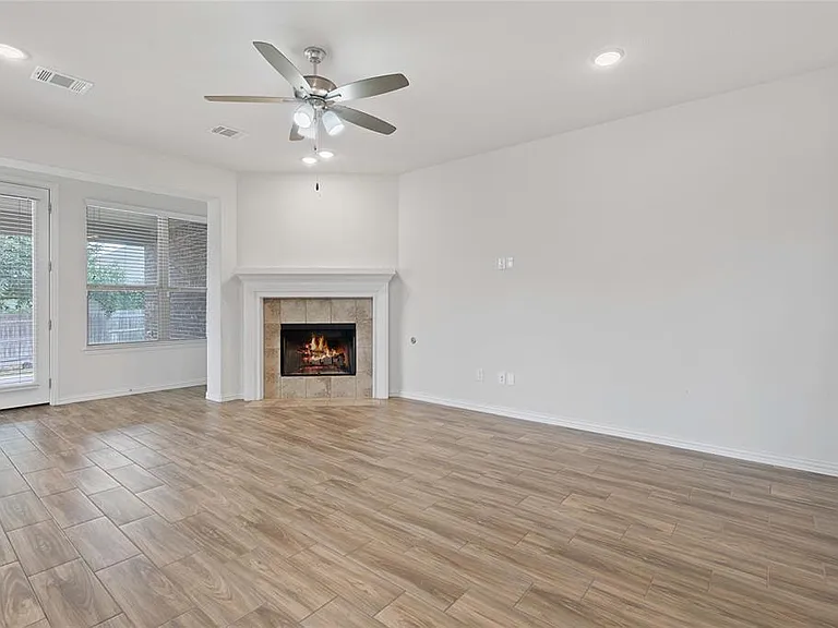 2905 Consuelo Way — Photo 4