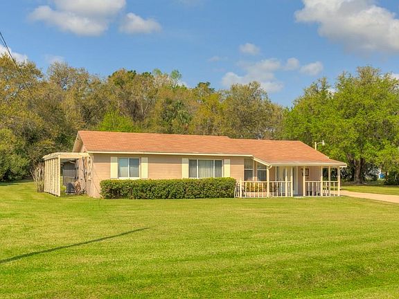 2nd image of 1524 Lakeside Dr