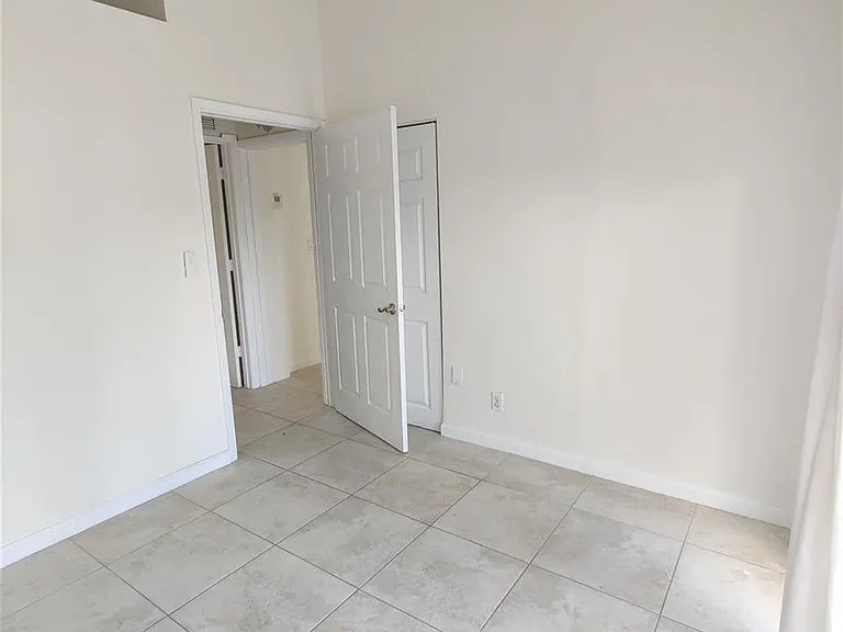 733 NE 18th Ave — Photo 50