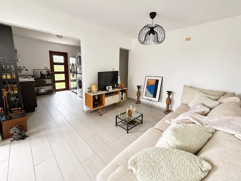 3 bed, 1.0 bath, 915 sqft, $2,000 — Photo 4