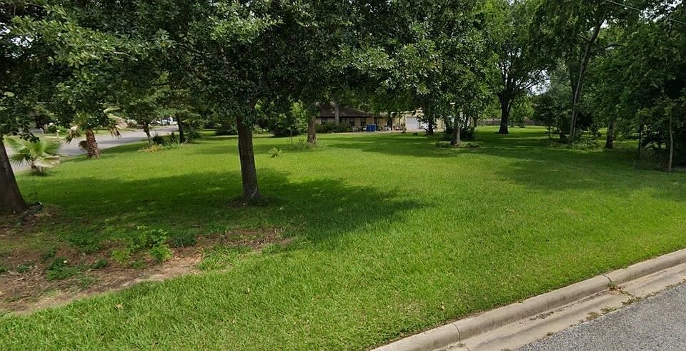 2nd image of 1610 East Ave