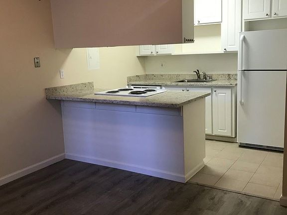 3rd image of 2815 H St APT 07