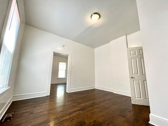 5th image of 3634 Iowa Ave