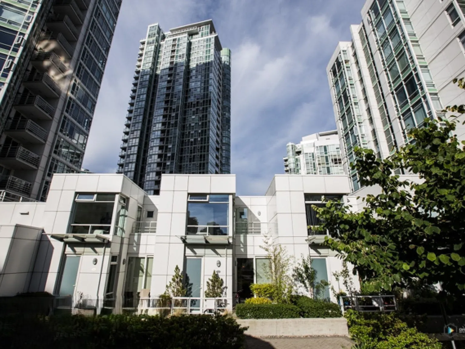 2 bed, 1457 sqft, $6,895 — Photo 2