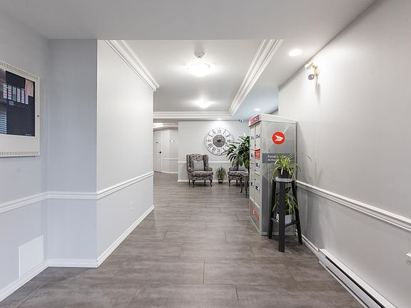 4th image of 45765 Spadina Ave #501