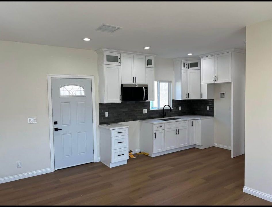 1st image of 9615 Kauffman Ave #B