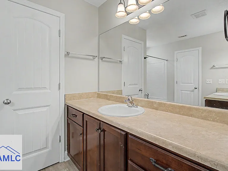 624 Amhearst Row — Photo 32