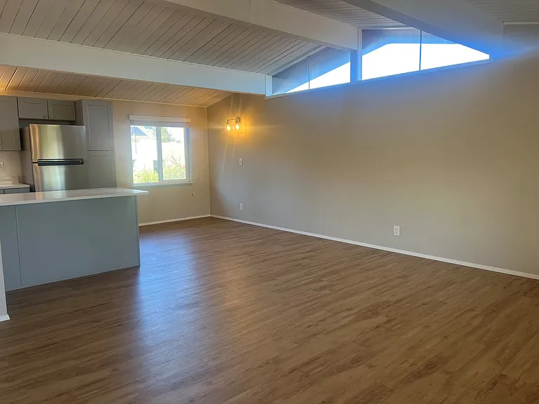 347 Hawthorne St — Photo 4