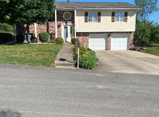 124 Athens Dr, Greensburg, PA 15601