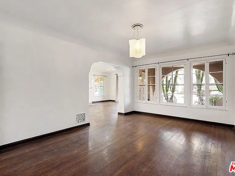 8230 Blackburn Ave — Photo 4