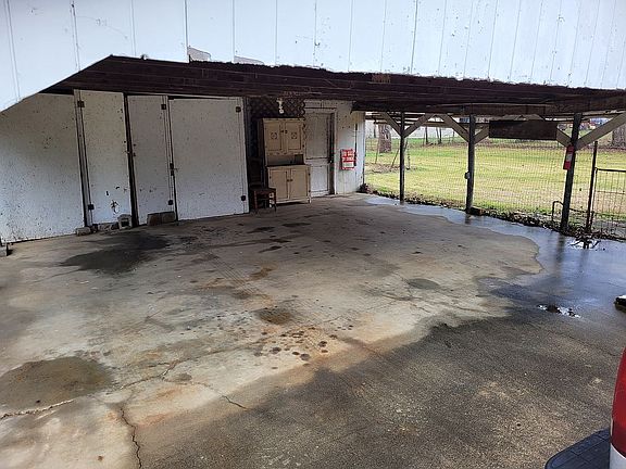 4th image of 104 Crow Ave