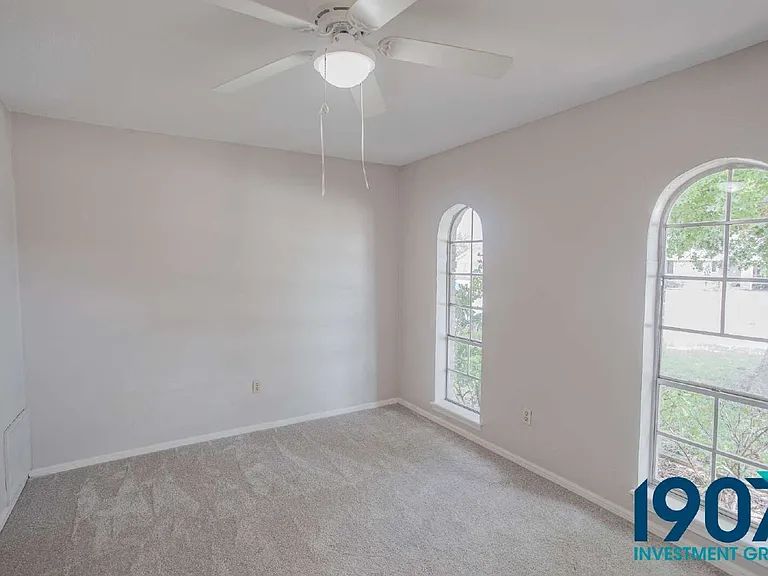 1041 SW 2nd St — Photo 17