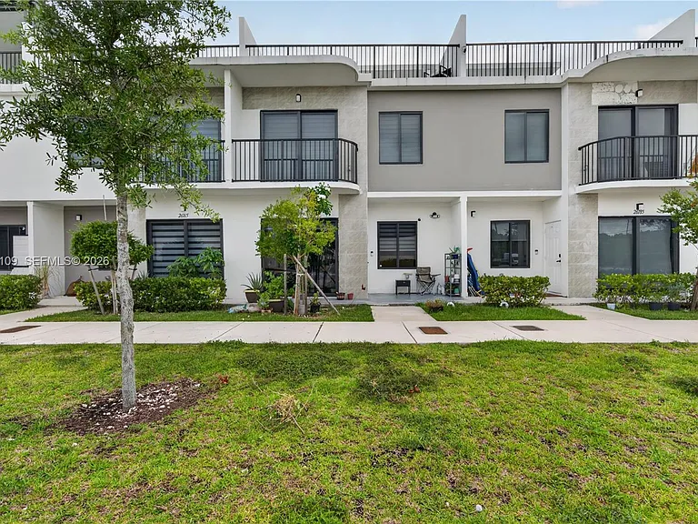 26175 SW 145th Ct — Photo 2