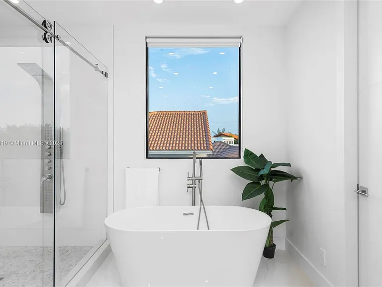 5420 SW 72nd Ave — Photo 40