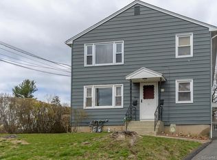 15 Candlewood Ln, New Britain, CT 06053