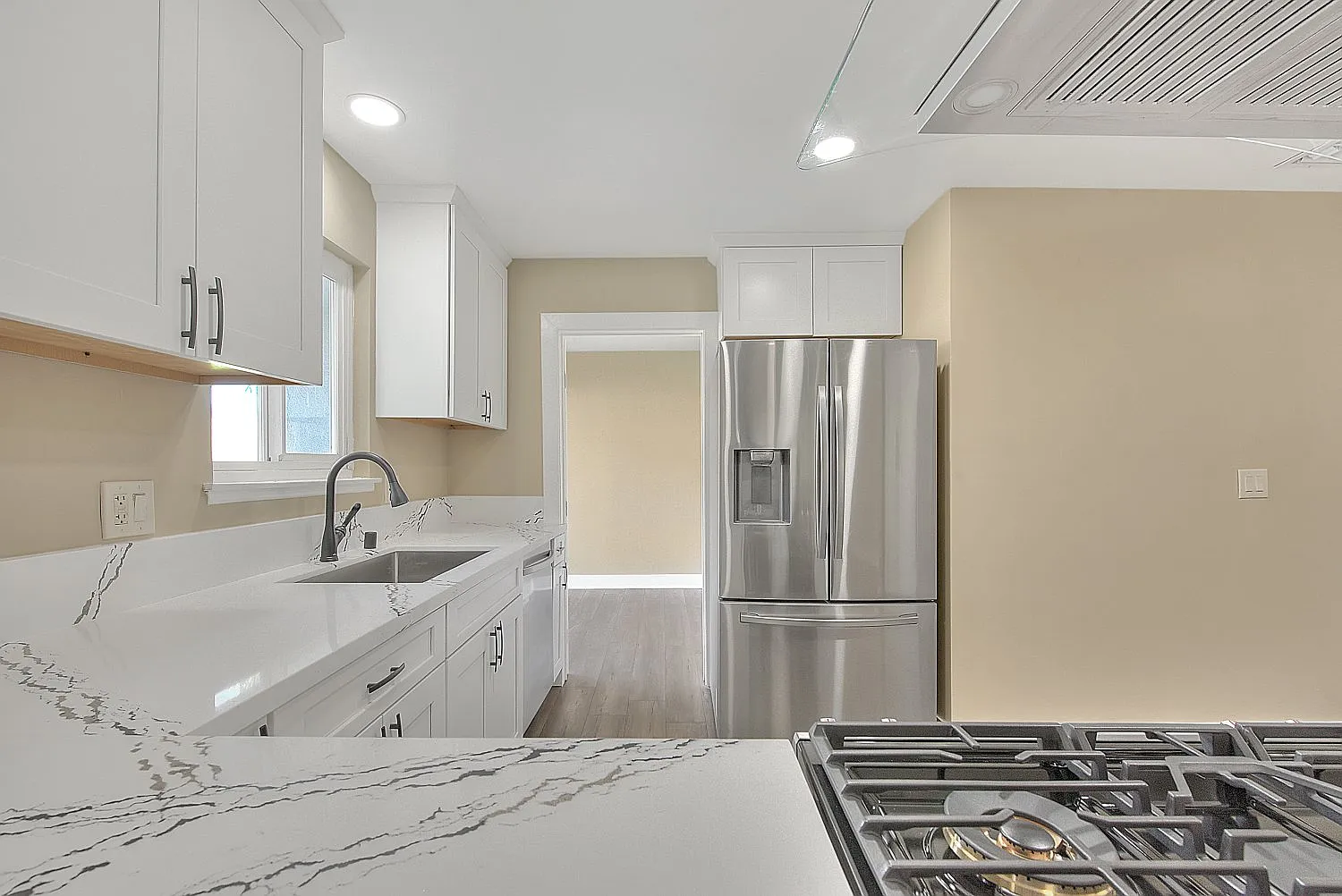 4 bed, 2154 sqft, $3,800 — Photo 4