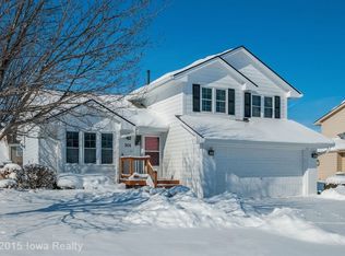 904 SW Maplewood Dr, Grimes, IA 50111