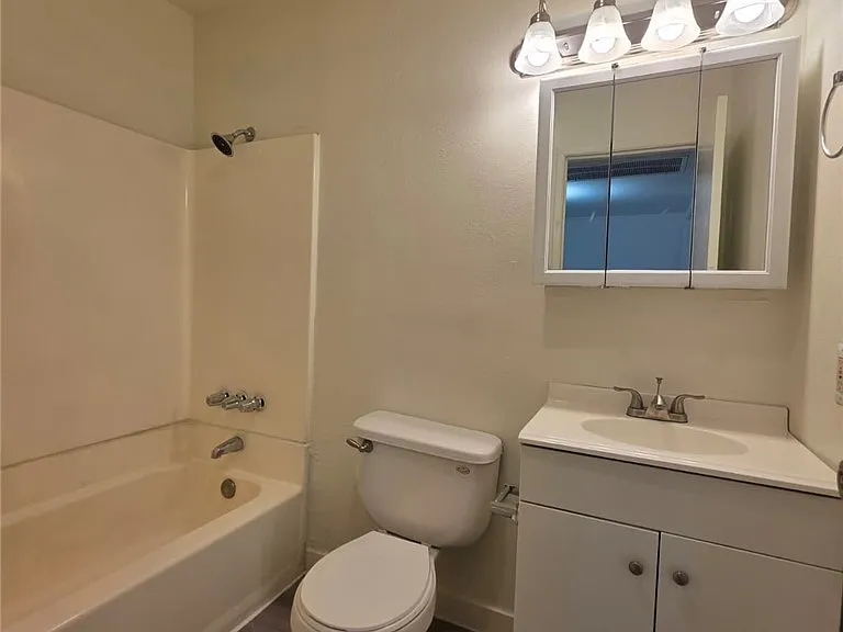 1107 E Desert Inn Rd #9 — Photo 8