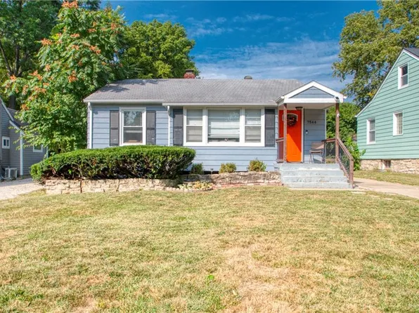 7544 Summit St, Kansas City, MO 64114
