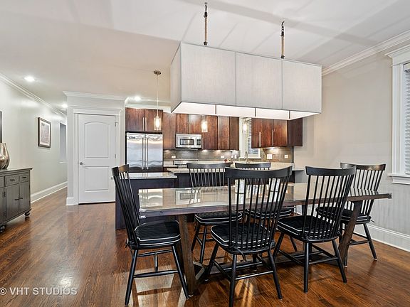 4th image of 1745 W Roscoe St #1