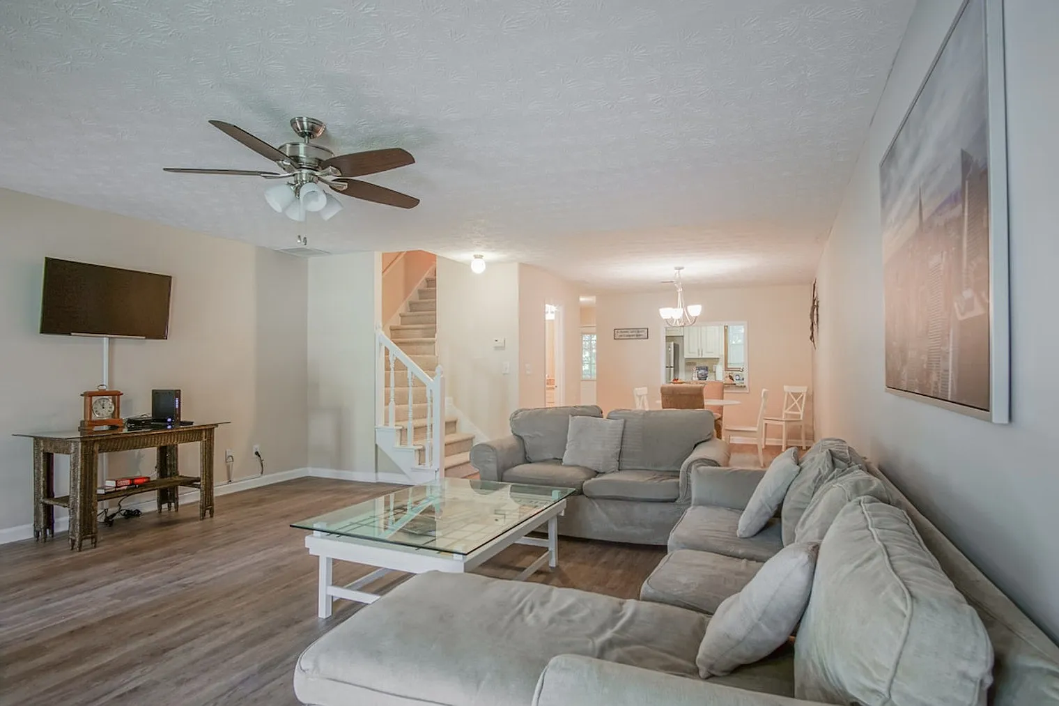 2 bed, 2.0 bath, 1732 sqft, $3,044 — Photo 2