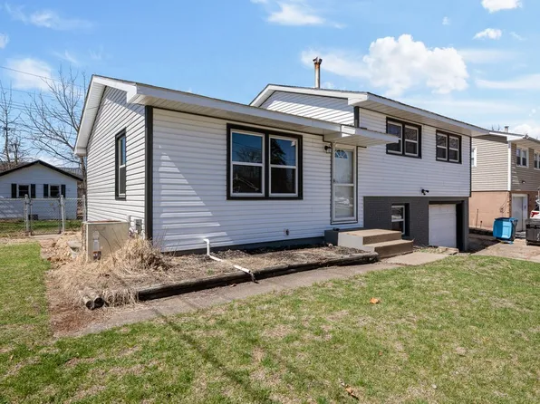 8012 10th St W, Rock Island, IL 61201